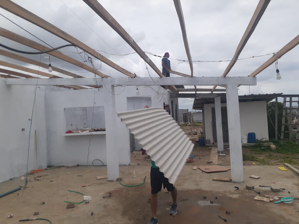 gobersantaelena's tweet photo. Intendente General de Policía de la provincia de Santa Elena, efectúo desalojo en la comuna Palmar, parroquia Colonche. En cumplimiento de la orden emitida por la Secretaría de Acuacultura del #MPCEIP, observando el debido proceso.
#MinisterioDeGobierno https://t.co/NKjjdimCtg