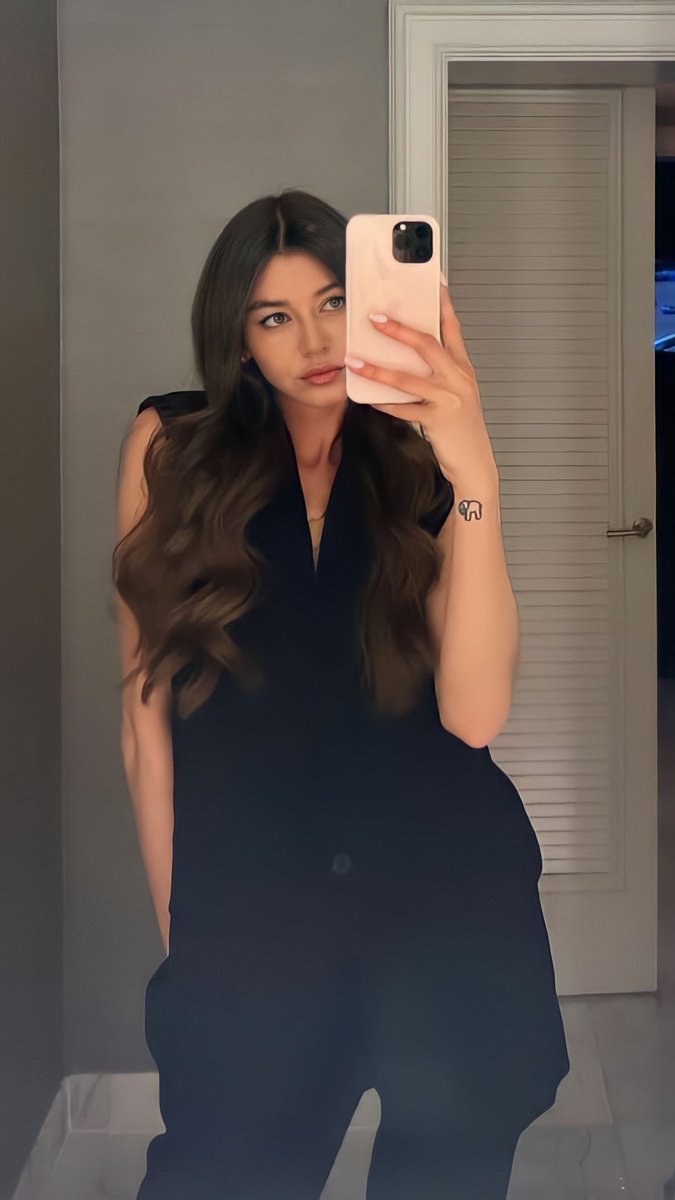 HQCALDER's tweet photo. HQ eleanor | March 12, 2022. https://t.co/ObfVEST6Ta