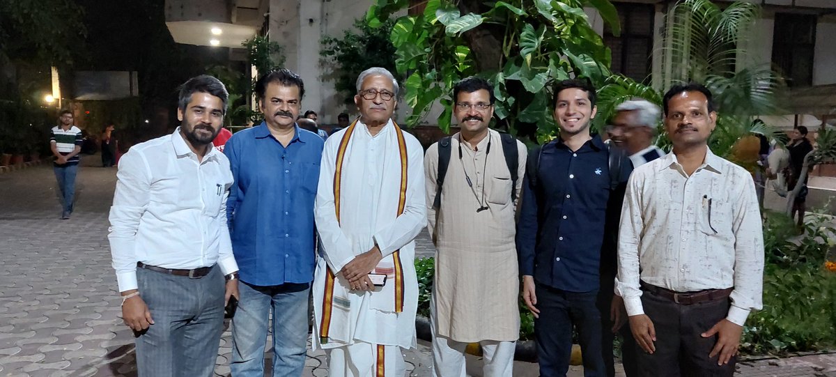 virendersingh16's tweet photo. भारत में 1993-94 में जैन हवाला कांड को उजागर करने वाले साहसी प���्रकार श्री विनीत नारायण जी से मिलने का और चर्चा करने का स��भाग्य प्राप्त हुआ

https://t.co/0QehWX34m6

https://t.co/zpCTtFVh7L https://t.co/eFlVZG36o6