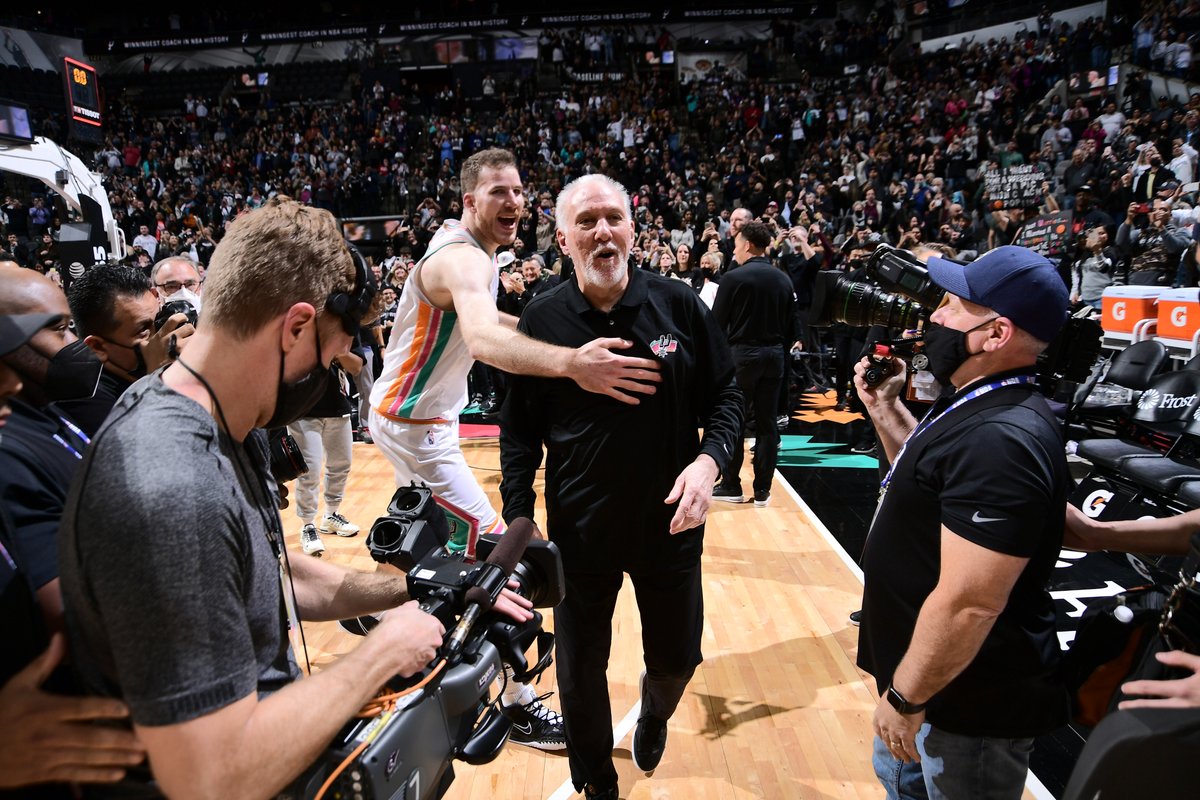 On the heels of Gregg Popovich winning his 1,336th game as a coach, <a href="/IsaacGo1/">Isaac Go</a> dishes out on what makes the Spurs bench tactician one of the best at his craft. 🙌

👉 nba.smart.com.ph/read/1-336-gre…

#NBA75