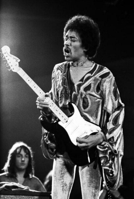 crockpics's tweet photo. Jimi Hendrix, 1970. Photo by Chris Walter. https://t.co/0Y3mXxkc1N
