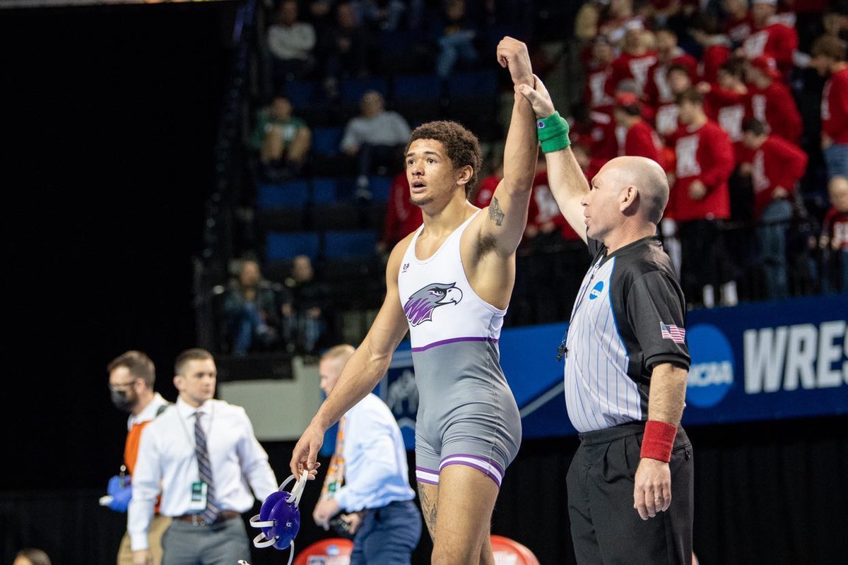 UWW_Wrestling's tweet photo. NATIONAL CHAMPION!

Jaritt Shinhoster captures the title at 184 pounds with a 12-6 decision in the final bout!

#d3wrestle | #PoweredByTradition https://t.co/PaDUjZrrVJ