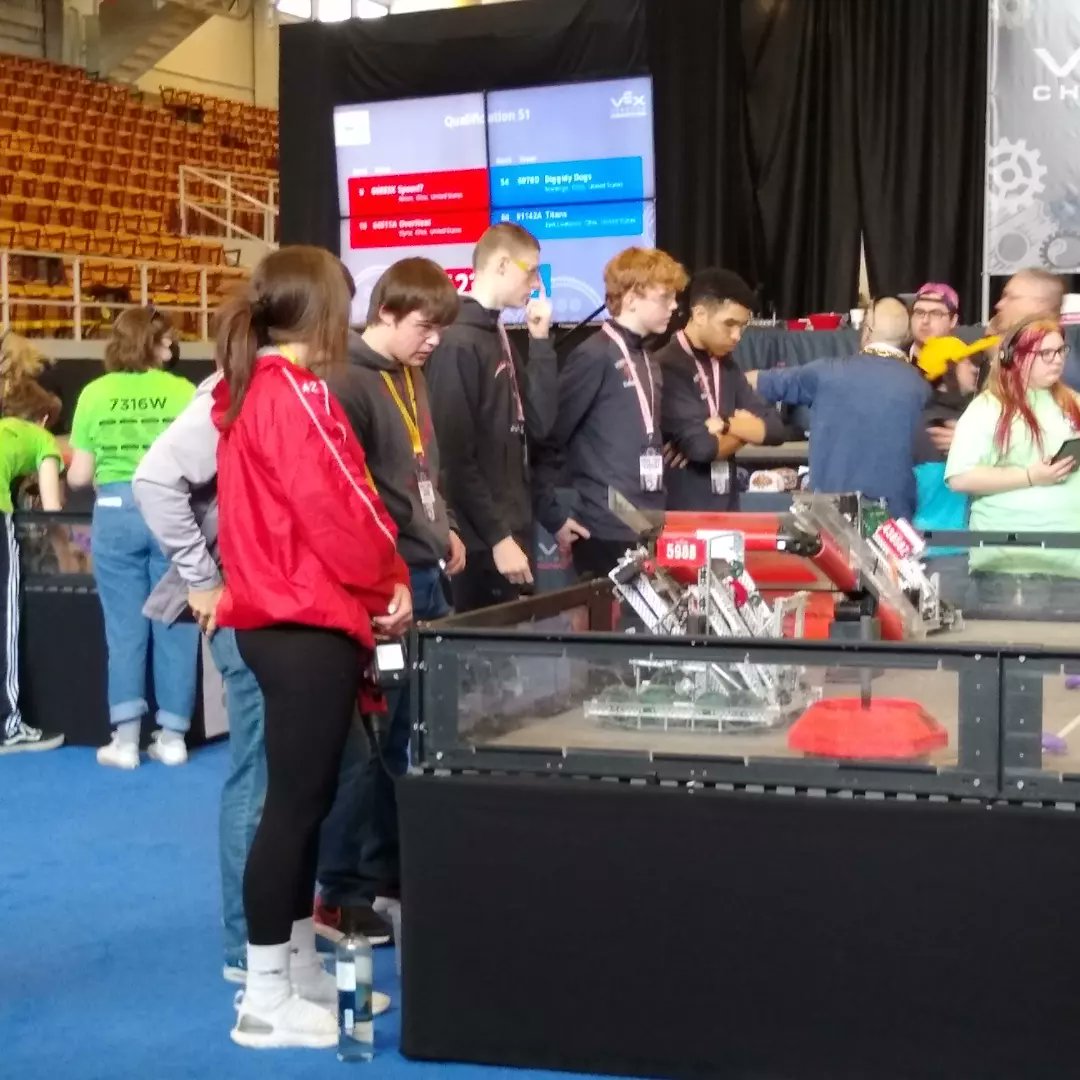 MVRobotics43050's tweet photo. 1st year at MV for us to have a HS VRC program. Incredibly proud of MVHS Robotics. VRC at HS level is extremely competitive in OH. Through hard work they fought to State. Now waiting for an email to see if our Skills Score was enough to make World's. #OneTeam6Bots #mvrobotics 🤖 https://t.co/XMgQRvKFpz