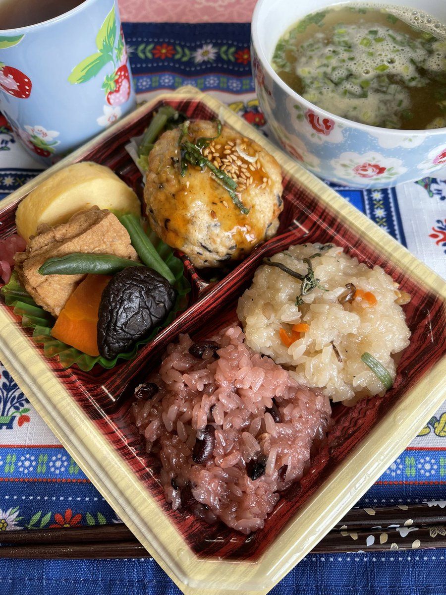 kaijyuibiki's tweet photo. 夢次郎のおこわ弁当🍱〜

赤飯と山菜ご飯〜 https://t.co/qxEo6xj11y