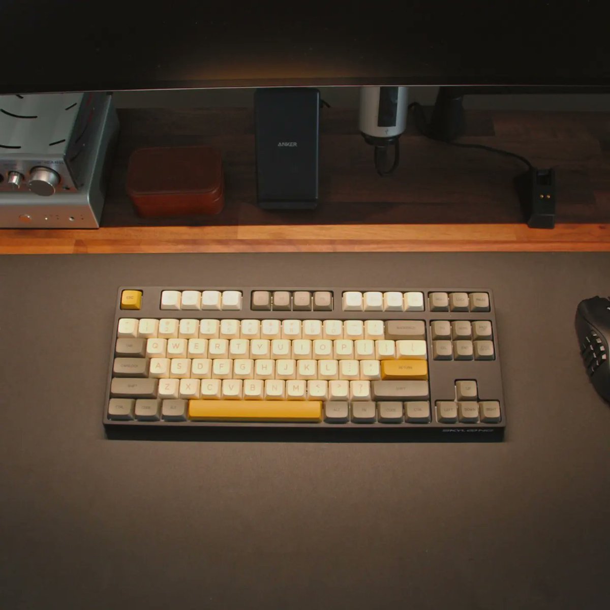 Tech_4_Thought's tweet photo. @LinusTech @MKeyboards Loving this super sleek lookin keeb I use for video editing on the daily! https://t.co/zaU2UktHox