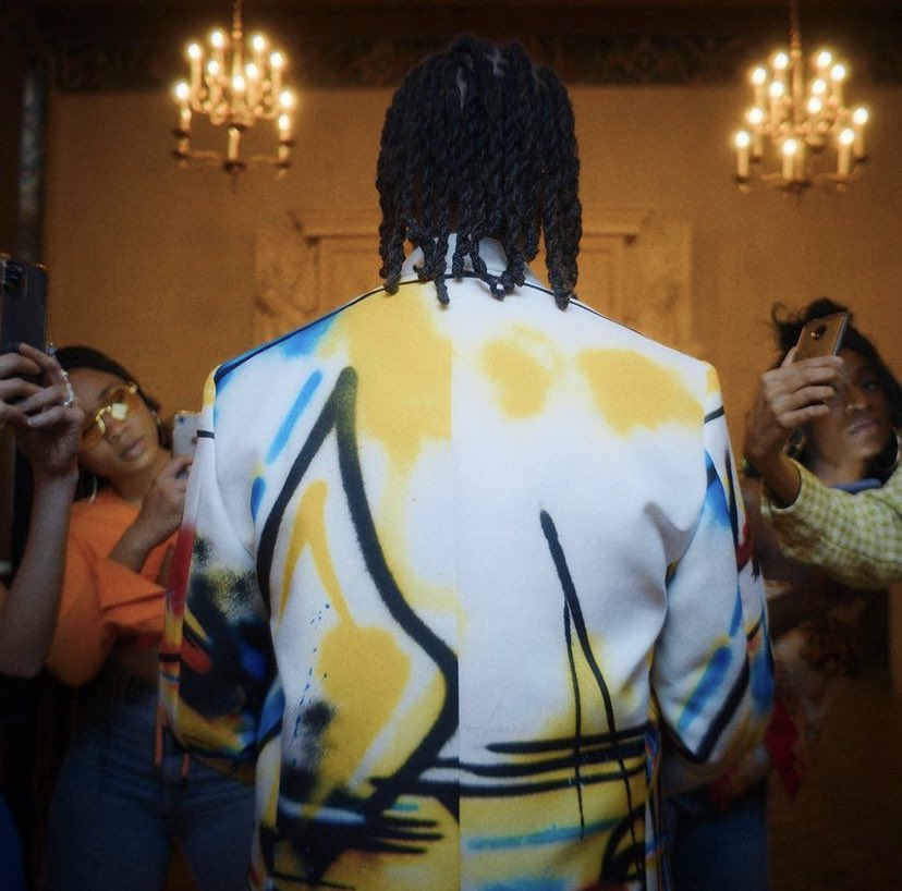 LEFATHE_G_O_A_T's tweet photo. Lefa qui porte une veste confectionnée par VIRGIL ABLOH 
pour le clip de New life 
“INLOVINGMEMORY OF VIRGIL ABLOH 🕊🙏🏾 https://t.co/wq2s0djTJS