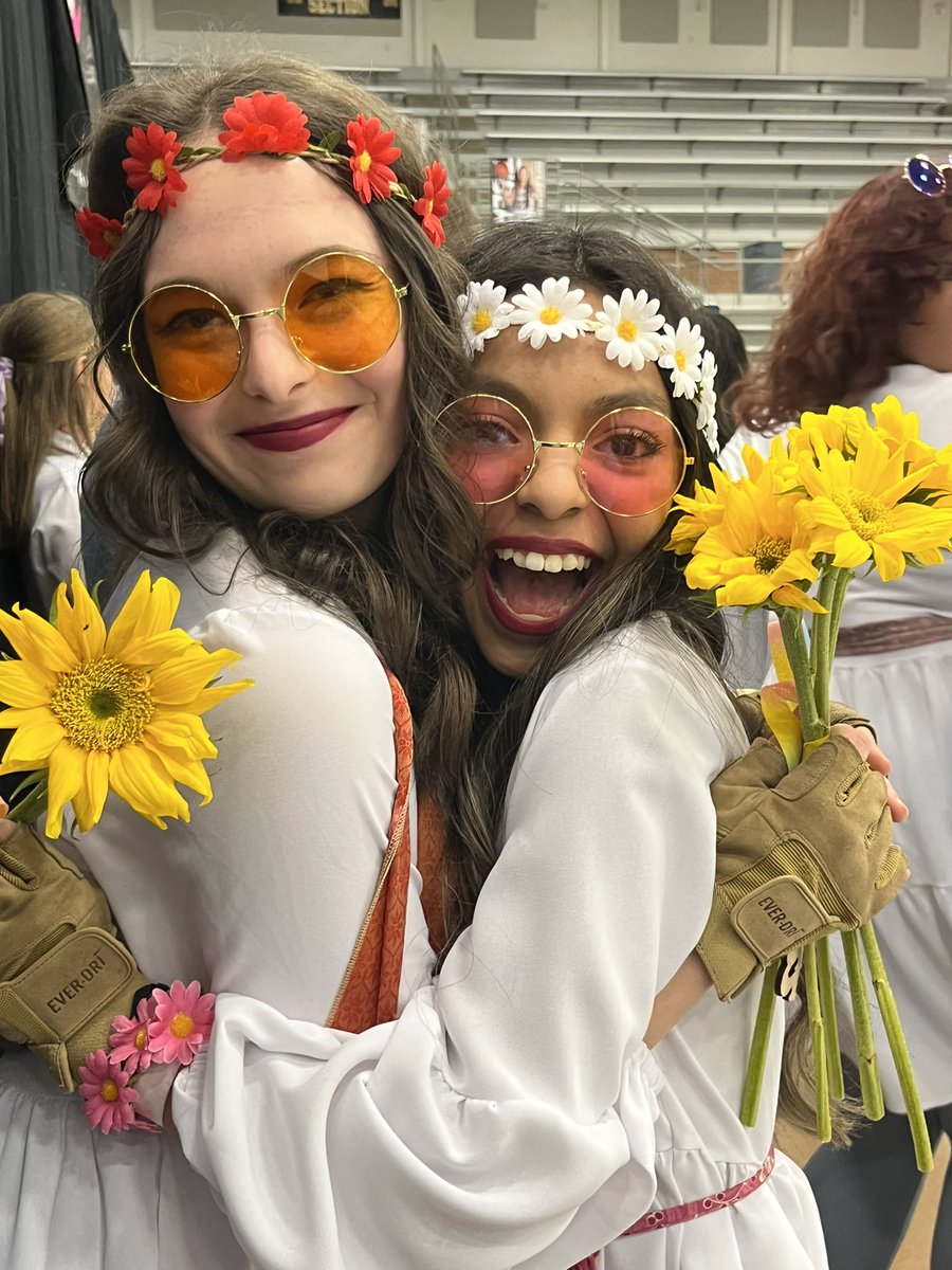 iveywe's tweet photo. Can’t believe this was her last high school performance! So proud of my senior! https://t.co/rm6uXR4eHF
