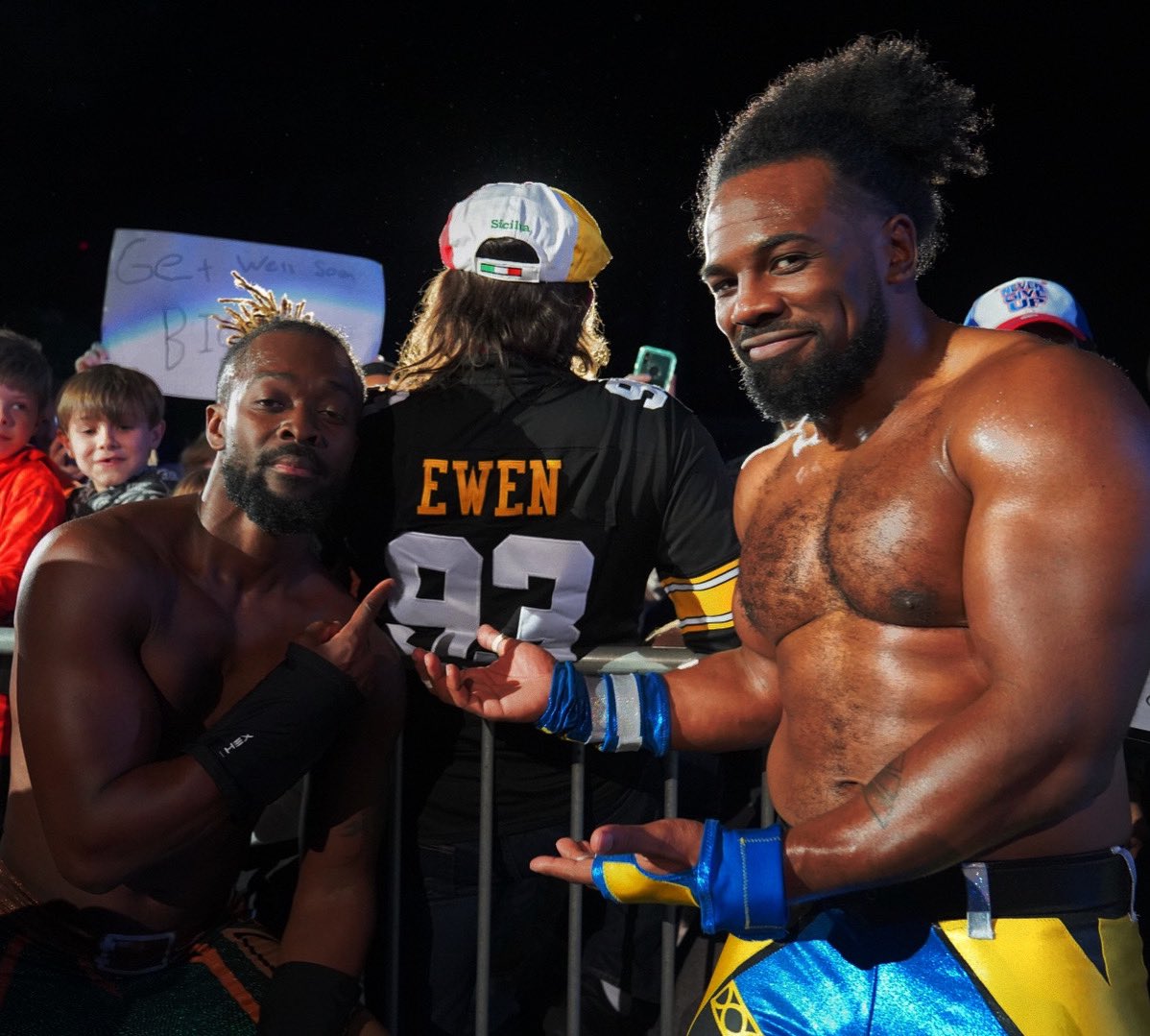 WWE's tweet photo. The #WWEUniverse shows love for @WWEBigE at #WWEJackson! 

@TrueKofi @AustinCreedWins https://t.co/Dh75dUelNT