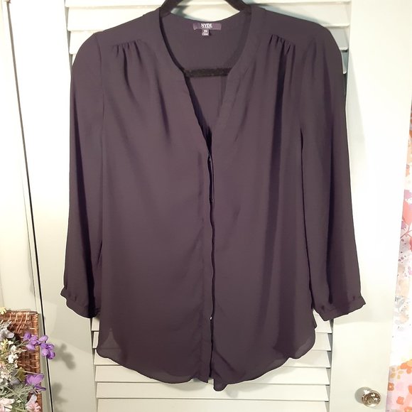 dime_plus's tweet photo. So good I had to share! Check out all the items I'm loving on @Poshmarkapp #poshmark #fashion #style #shopmycloset #nydj #travistar: https://t.co/iuZ6tk73KC https://t.co/IjWehqbwit