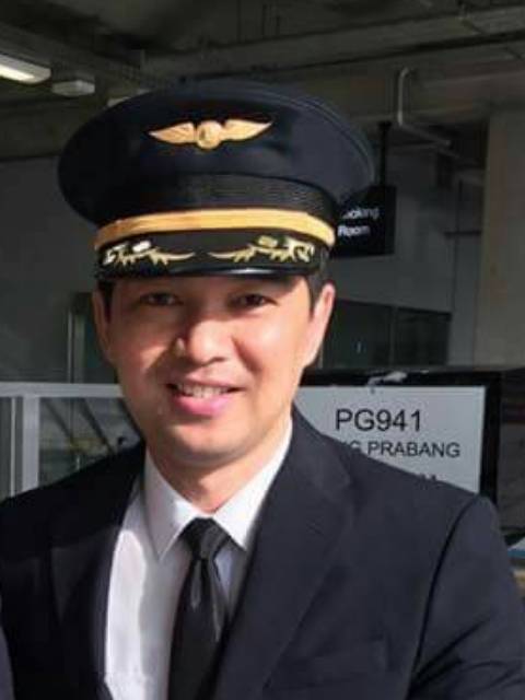 SuiteAndUniform's tweet photo. #pilot #pilotuniform #handsome #uniform https://t.co/7TD68zjNDU