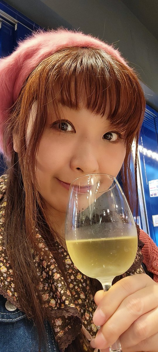 airi_nono's tweet photo. スパークリングワイン🎶 https://t.co/0sKOSWiDXn
