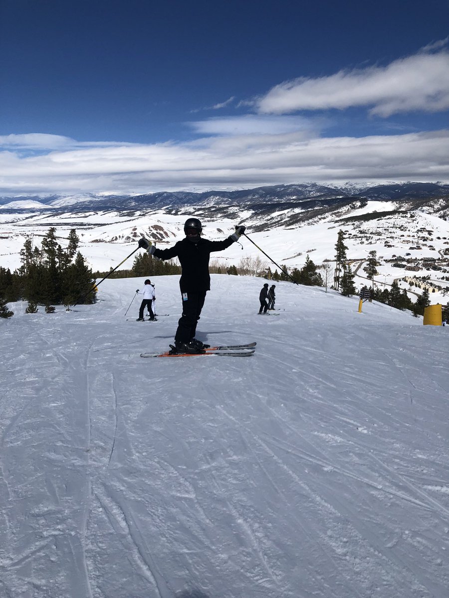 StrideCoachRA45's tweet photo. #Training at elevation is the best kind of training. Am I right? #crosstrain #hit #the #slopes #trainhappy #runhappy https://t.co/YPWxB6U6Gg