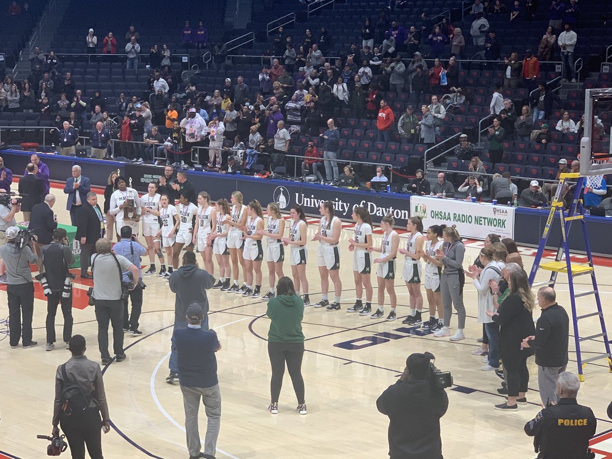 So proud of you @MHSGirlsBBall1! You made #CometCountry proud tonight!! #MasonMoments 💚⭐️💚 @OHSAASports @MasonHSComets @MasonSchools