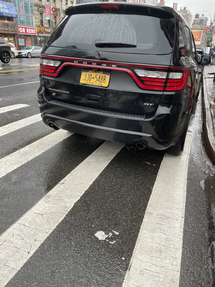 placardabuse's tweet image. Look how evil this cop is. Modified 2 characters on their @nysdmv license plate. Blocking half of the crosswalk, too.

@HowsMyDrivingNY JJG5483:NY

#PlacardCorruption 
#CultureOfCorruption