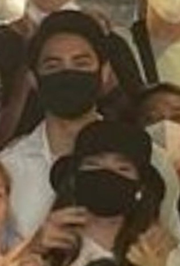donnynibeIIe's tweet photo. Belle with her 6ft. na bakod 😌 https://t.co/RbxIhISN2p
