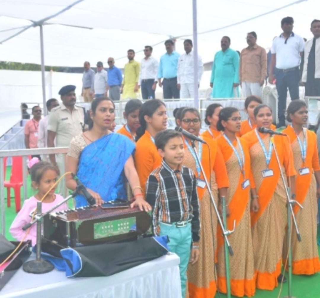 CMDCollege's tweet photo. PERFORMANCE BY STUDENTS UNDER GUIDANCE OF Sumela Chatterjee REPRESENTING C M Dubey PG COLLEGE IN PRESTIGIOUS PROGRAM IN FRANT OF HONORABLE GOVERNOR MADAM OF CHHATTISGARH.(12/03/2022) https://t.co/ziC4QQQihe
