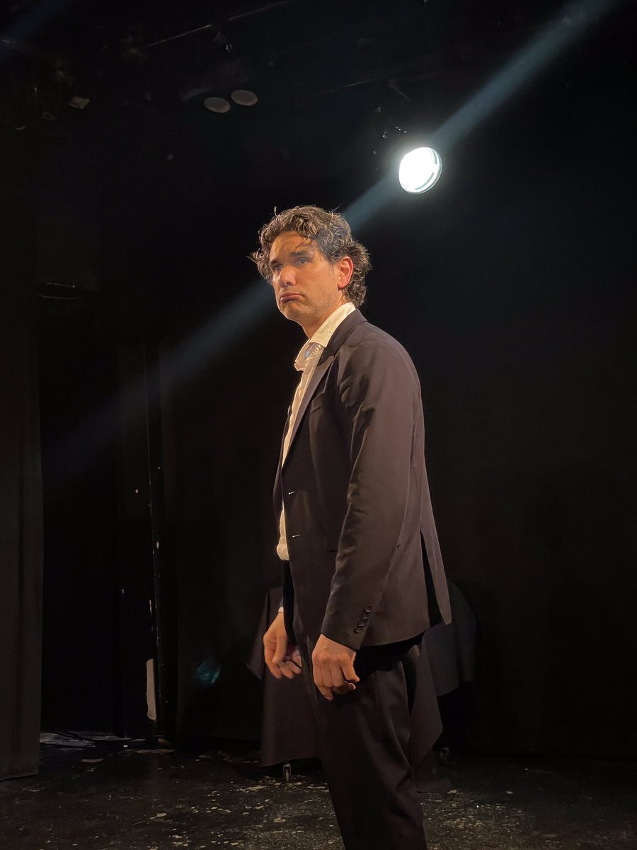 jmlpyt's tweet photo. A NE RATER SOUS AUCUN PRÉTEXTE
l’humoriste @KarimMendil Dans son #show DANS SEUL(S) au théâtre Théo a #Paris 15 tous les samedis à 18 HEURES 30 Jusqu’au 16 AVRIL.
@theotheatre15
#sortiraparis #parismaville #parismonamour #humour #humouriste #artiste #jmlpyt #photography https://t.co/JCPyvgmRWb