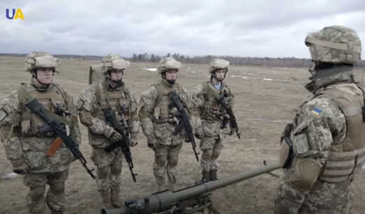 NZAMBAYvon's tweet photo. The Yavoriv military base that was hit early this morning by 7 cruise missiles is located fifteen kilometers from the Polish border. Previously used by NATO to train Ukrainian soldiers, it would now house the new Ukrainian foreign legion. #UkraineRussianWar #Kiev #Kyiv #Ukraine️ https://t.co/bL7Mg5oPuV