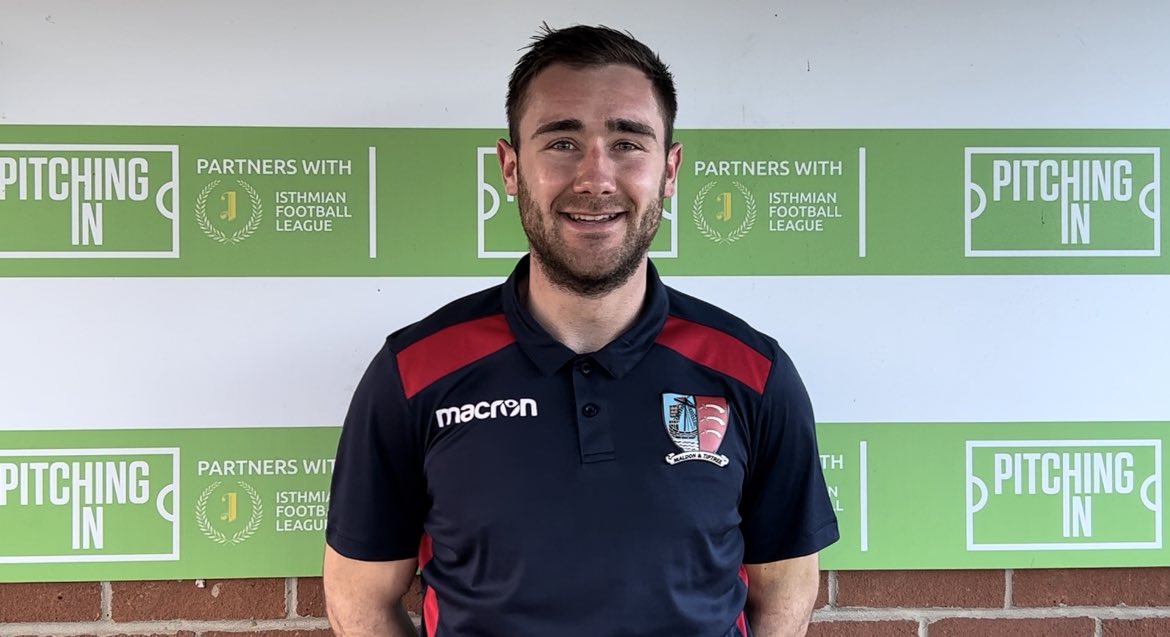 MaldonTiptreeFC's tweet photo. 📺 | Post Match - @JoeyTurpin
Defender, Joe Turpin spoke to Jammers TV after his late winner against Dereham Town.
Now, what’s better… Turps’ goalscoring record or him being interviewed? 👀
➡️ https://t.co/vvZRapUfsQ
#Jammers 🍓 #MALDER https://t.co/k57qHMfeMf