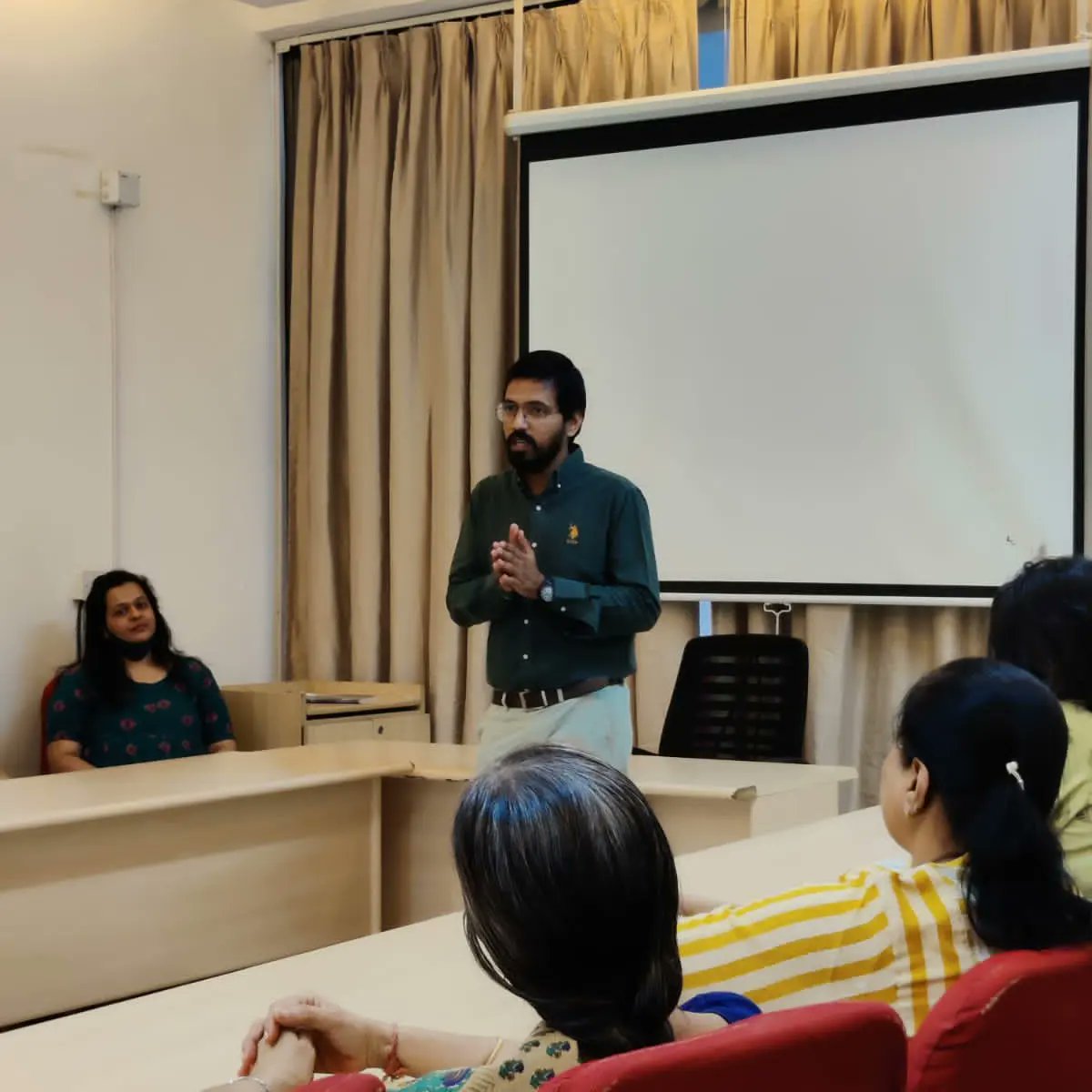 dr_pinkesh's tweet photo. "Spread knowledge to everyone and learn knowledge from everyone"
An honour and proud moment for me to share my knowledge to one of the finest faculties and alumni of finest institutions #H.L.college &amp; alumni association 
Thank you @Shapathgshah1  to guide me! https://t.co/DeBGB3HvIy