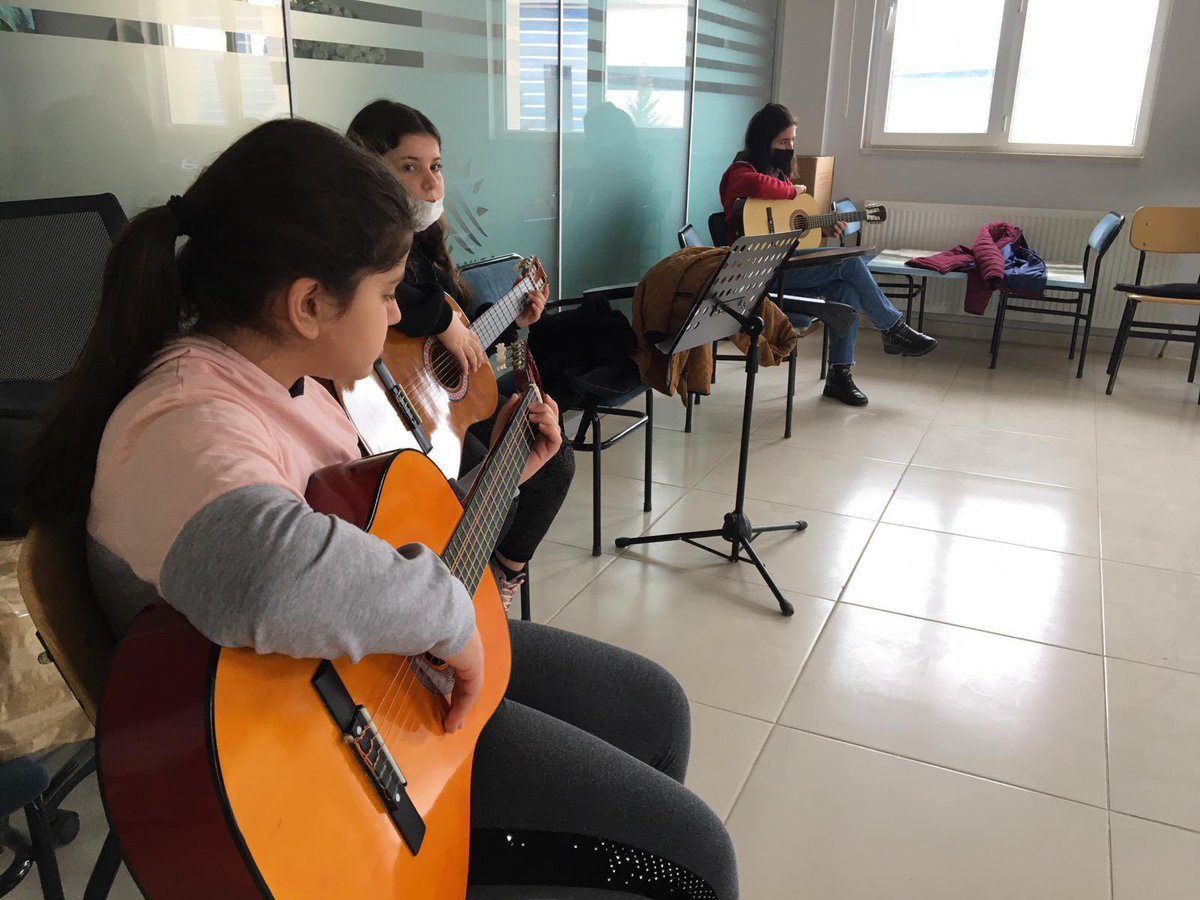 Genç Sanatçı Adaylarımız Belediyemiz Konservatuarındaki Kurslara Devam Ediyor 🎹 🎸 🎶 🧑‍🎨