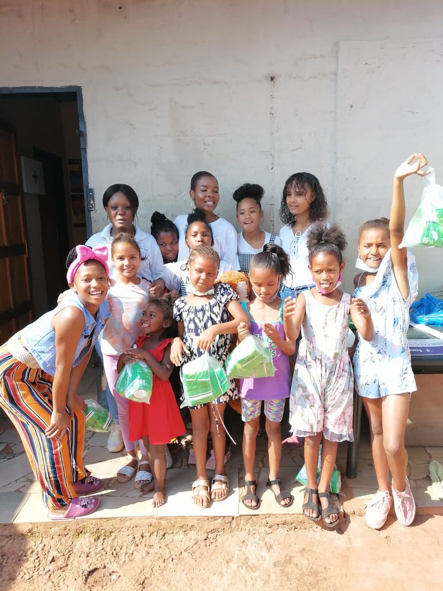 thandoooox5's tweet photo. We ended our day at Ennerdale, invited by Ms Thelma who heard our interview on @Powerfm987 with @PabiMoloi and @Miss_Randy_, to give a Period Talk 🩸to the girls that she cares for.

Girls had a lot of Qs and we were to provide the As. 

#ChangingTheFlow
#EndPeriodPoverty https://t.co/KF5cnWhHb3