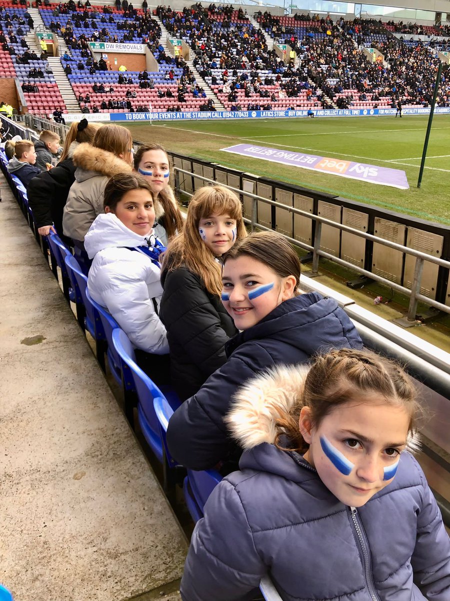 wigan_lfc's tweet photo. โฝ๏ธLast Saturday, for EFL womenโs weekend, our girls teams had a trip down to the DW stadium, to watch @LaticsOfficial vs @AFCWimbledon .
They all had a brilliant time! Lovely to see the girls bonding with each other.
#walfc๐๐ค https://t.co/8yZz5jzTkk