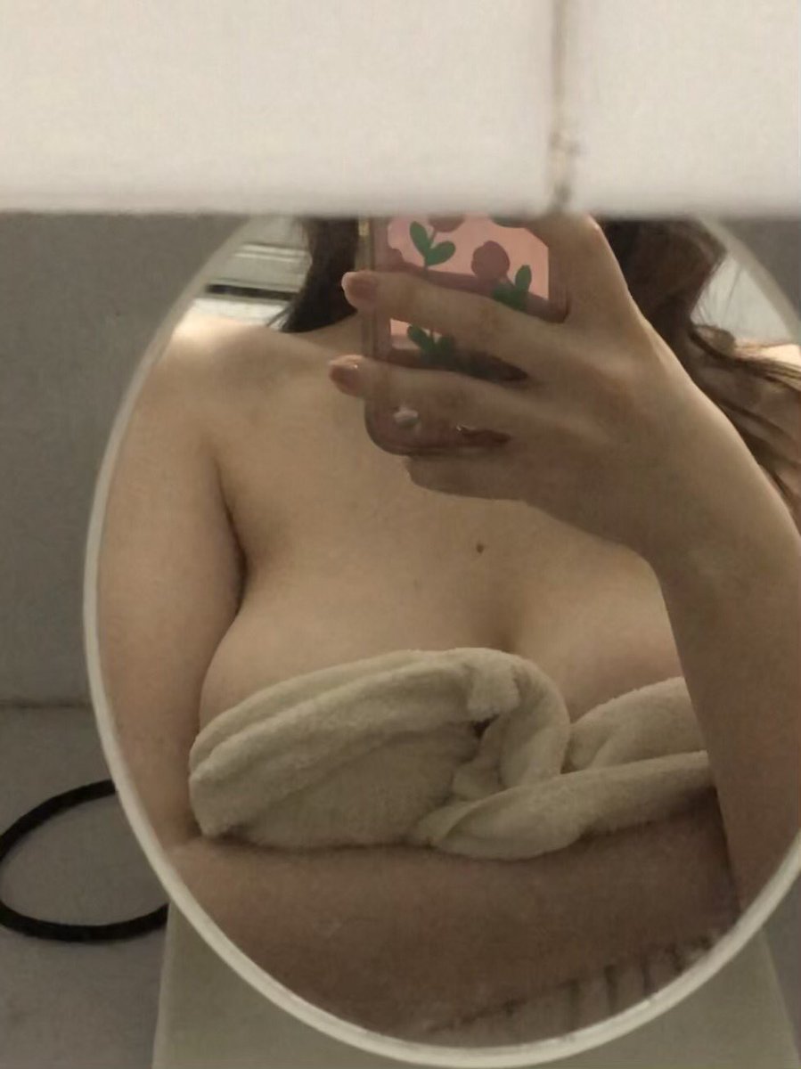 Wannutthy's tweet photo. 奶涨 下面痒 有没有哥哥帮忙过来帮我舔舔 今天周末自己在家 约吗 https://t.co/T7RdSu65D3