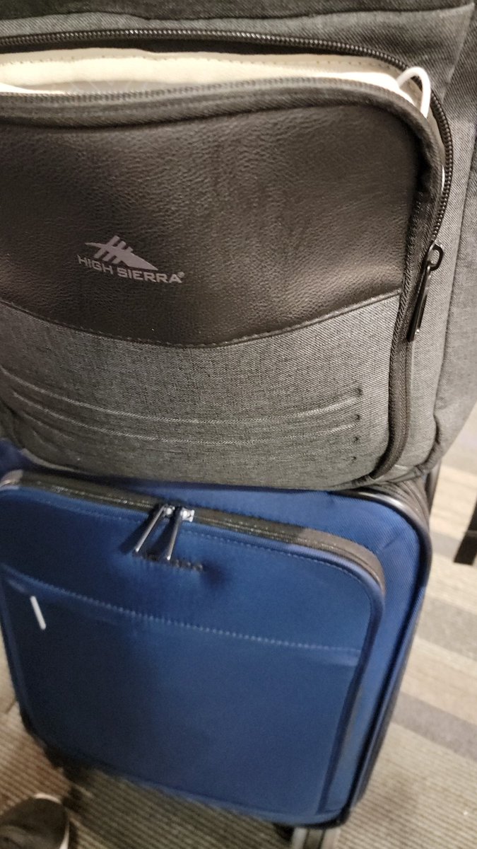 LabMaestroPhD's tweet photo. @Topo_Lab @topoisomeracer Waiting at the airport bright and early to see @topoisomeracer defend tomorrow!! https://t.co/cJexw2oEem