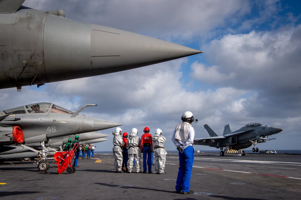 FauteuilColbert's tweet photo. ➡️   Les #GAN🇫🇷 et #CSG8🇺🇸 mènent actuellement des opérations aériennes au titre des mesures dites de « #NATO enhanced Air Policing » (eAP) dans les espaces aériens de la Roumanie🇷🇴 et de la Bulgarie🇧🇬. https://t.co/SXWefh42FT