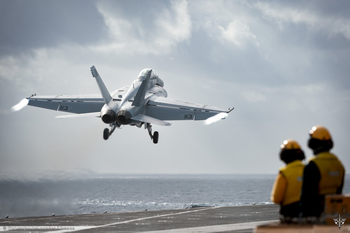 FauteuilColbert's tweet photo. ➡️   Les #GAN🇫🇷 et #CSG8🇺🇸 mènent actuellement des opérations aériennes au titre des mesures dites de « #NATO enhanced Air Policing » (eAP) dans les espaces aériens de la Roumanie🇷🇴 et de la Bulgarie🇧🇬. https://t.co/SXWefh42FT