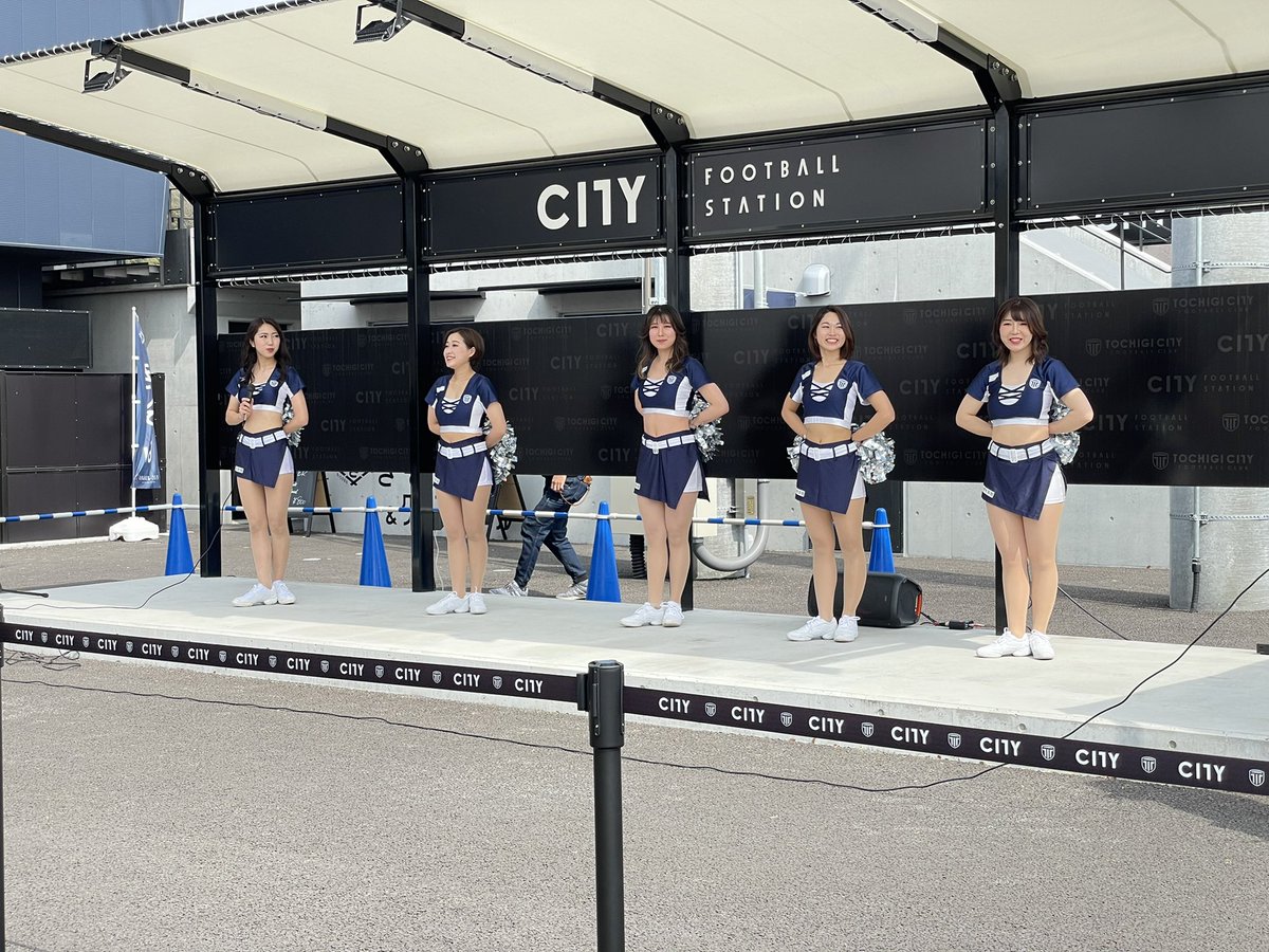 MakotoShigihar1's tweet photo. チアガール
若いって良いですね^ ^
おじさんには目のやり場が困り、あまり見れなかった😅
でも、動画を撮ったので後で見まーす😍

#Grases #栃木シティ https://t.co/tMkDlXDpoH