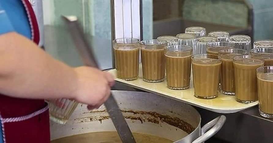 Posledniskaut's tweet image. Znárodněná pobočka Starbucks v Moskvě obnovila provoz. 
(via Libor Dobeš)