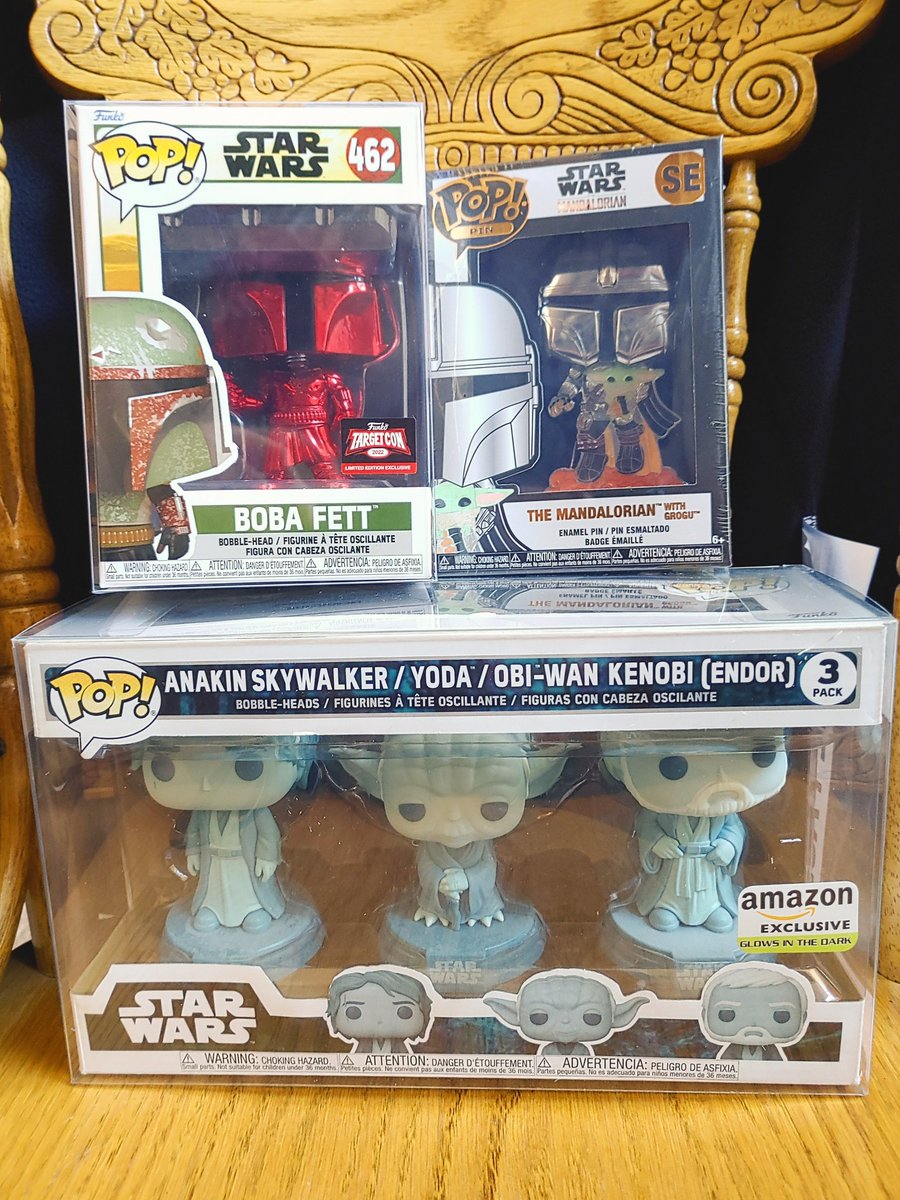 thisistheraybro's tweet photo. MAIL CALL📬 - @target Red chrome Boba Fett & Chrome Mando funko pin have arrived!📌🎯 Thank you @displaygeek for the pop protectors for my gitd 3pack Force Ghosts. 🛡👻 #funkopop #targetcon2022 #bobafett #Starwars #TheMandalorian https://t.co/P88YcIoVqC