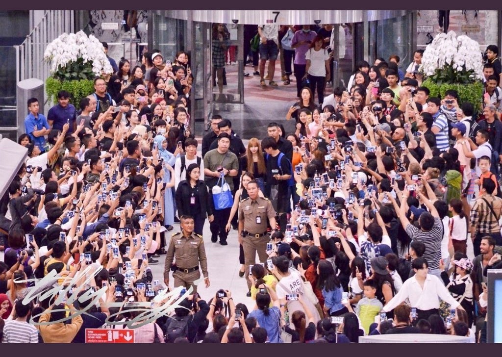 LSMTRENDS's tweet photo. 📊 Top 8 Countries that celebrated LISA’s arrival on Airports (🇰🇷 ✈️ 🇫🇷 | tag twts):

1 🇹🇭 Thailand: 1.37M
2 🇺🇸 US: 429.5K
3 🇵🇭 Philippines: 181.1K
4 🇰🇷 South Korea: 154K
5 🇮🇩 Indonesia: 70.2K
6 🇮🇳 India: 59.9K
7 🇻🇳 Vietnam: 45.5K
8 🇪🇸 Spain: 38.7K

#LISA #리사 #LALISA @BLACKPINK https://t.co/5Ak9MUdXoz