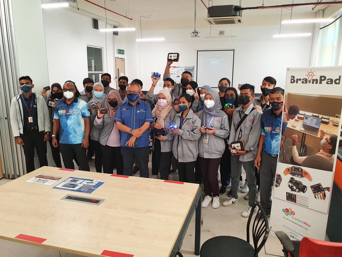 EverbestMedia's tweet image. Malaysian students happy after completing @brainpadboard workshop at #miustemtvetcarnival in @manipaluniv Nilai campus...
#microcontrollerboard #stem #brainpad #pulse #brainbot #stemeducation #stemlab #everbestmika #miueverbestkppibksn9