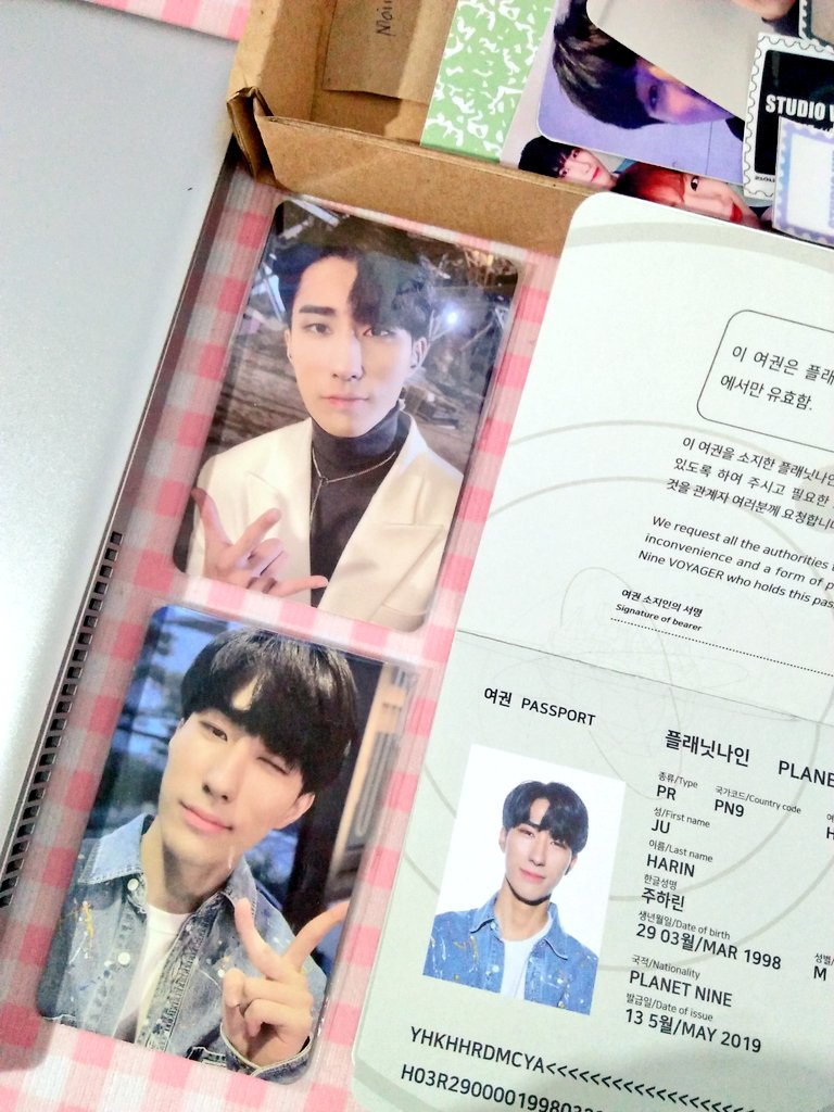 gagastus's tweet photo. 💌 thank you so much for these @Maimeeklaims 😡😡😡 got all these for FREE oh my gosh ?!?! 😭 ily. 

thanks also @wheeiniecakes secured packaging :> pn:v harin set arrived in good condition!! 

#wc_Feedbacks https://t.co/X4qf2SOUgt