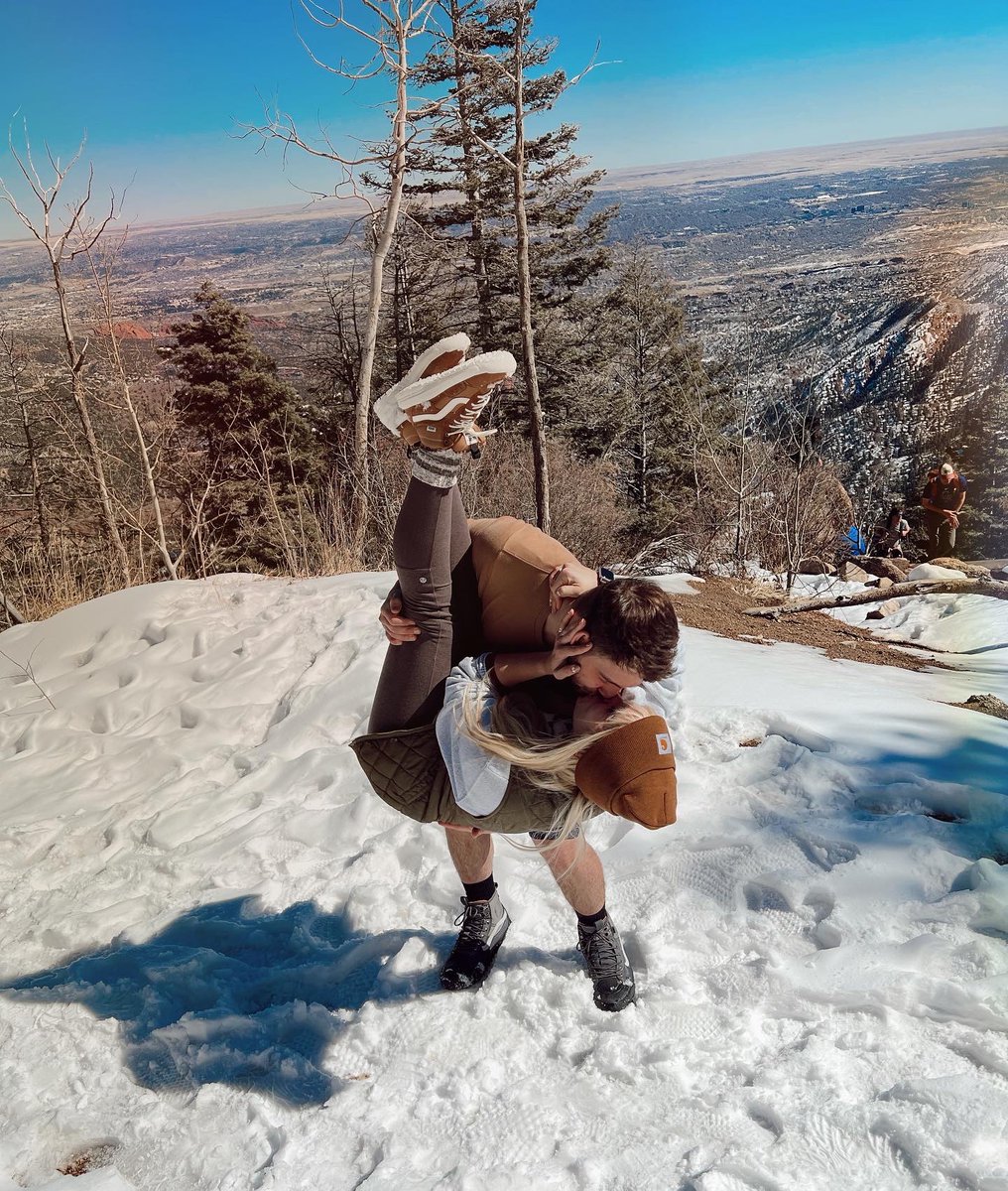 melissam303's tweet photo. Climbed 2,768 stairs/2,000 feet in Colorado to get engaged to my high school sweetheart, the love of my life, and my best friend. I can’t wait to be your wife and spend forever loving you.♥️💍 https://t.co/dBmKV1FTI2