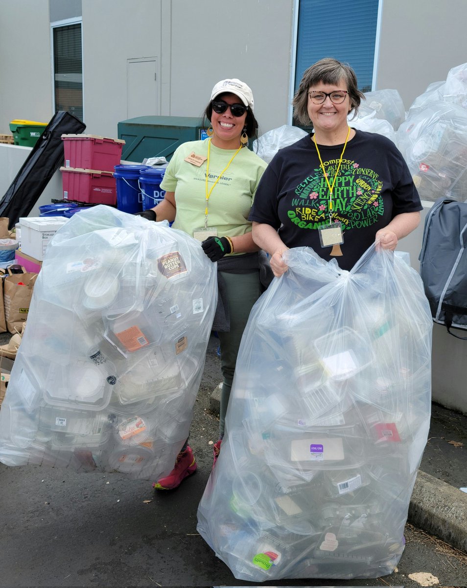SollmanJaneen's tweet photo. @jamesrecycling1 was bringing positive change to our 🌎 today! Loved volunteering on this record turnout day! 💚♻️ #ReduceReuseThenRecycle #orleg #MetroMasterRecycler https://t.co/GTde7IXgKb