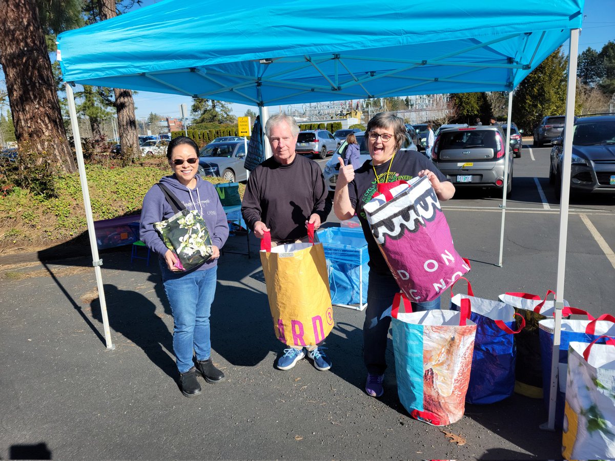 SollmanJaneen's tweet photo. @jamesrecycling1 was bringing positive change to our 🌎 today! Loved volunteering on this record turnout day! 💚♻️ #ReduceReuseThenRecycle #orleg #MetroMasterRecycler https://t.co/GTde7IXgKb
