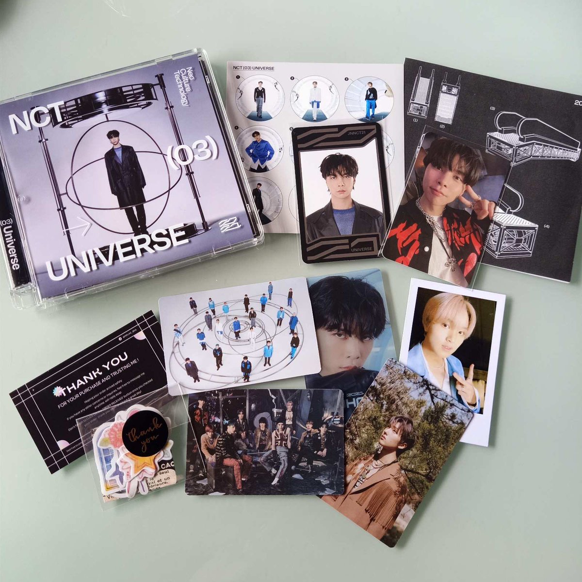 Razwitch1's tweet photo. Got my Johnny jewel case today!! Thank you for packing it safely and for all the freebies โค๏ธโค๏ธโค๏ธโค๏ธโค๏ธ with @jay_bluesss
@minjae_bns #MinjaeForReal https://t.co/RMW98WznEb