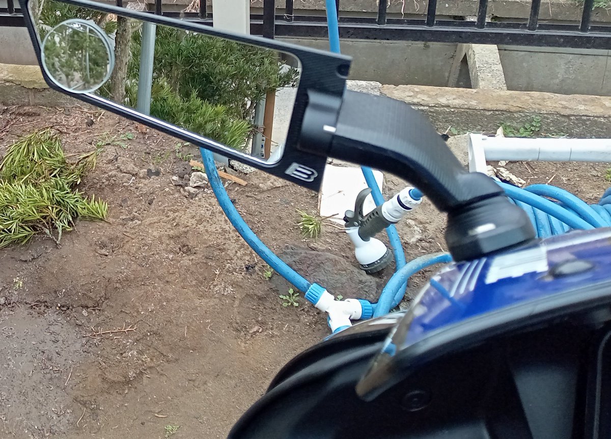 kakenuketehazur's tweet photo. #semspeed
ちょっと拡大しすぎだけど見えない事無い。凸面鏡あるので距離感掴めるかな? https://t.co/5xv8bXpcfL