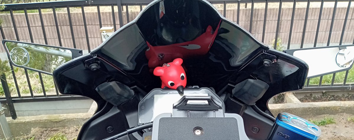kakenuketehazur's tweet photo. #semspeed
ちょっと拡大しすぎだけど見えない事無い。凸面鏡あるので距離感掴めるかな? https://t.co/5xv8bXpcfL