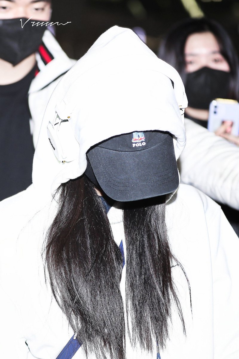 vvvvvn13's tweet photo. 220312 ICN
😢
#BLACKPINK #JENNIE #블랙핑크 #제니 https://t.co/HKXhaxbgFH