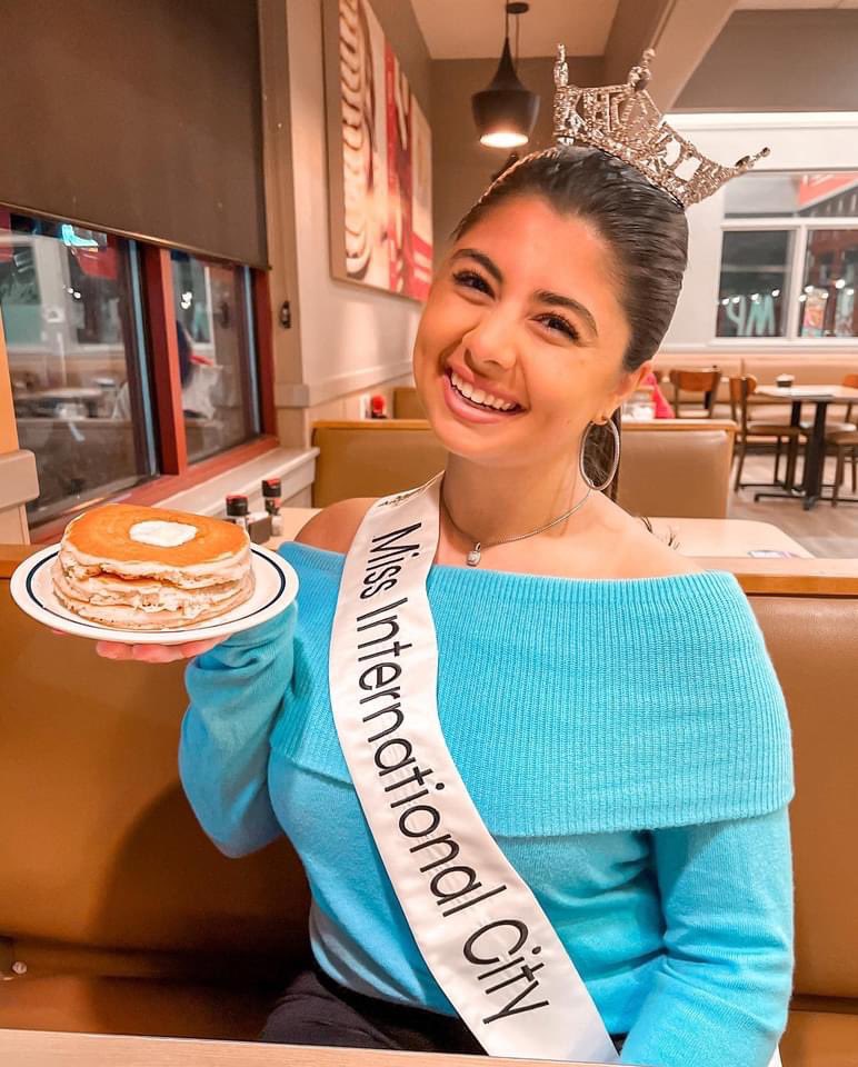 HannaJilian's tweet photo. An amazing (and super yummy 😉) evening supporting my local Athens IHOP for #NationalPancakeDay 🥞🥞🥞and raising money for CMNH!
••••
#missga #missgeorgia #missinternationalcity #mao #cmnhospitals #ihop #CMNH https://t.co/DcGmMPRqnT