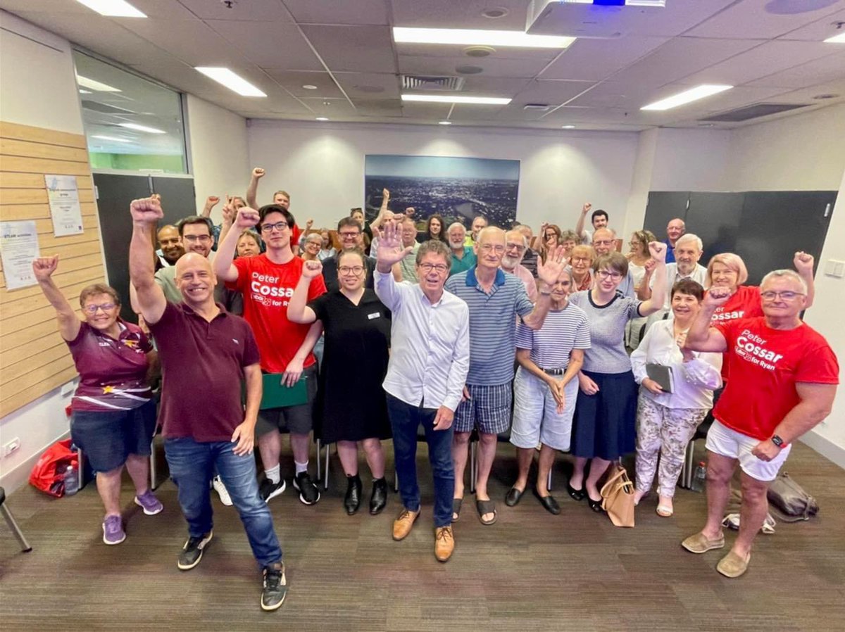 Peter_Cossar's tweet photo. A fantastic response from Ryan Labor Campaign volunteers after a campaign update from John Battams, Labor’s Queensland President. They are now even more determined to turn Ryan red.
#laborforryan #betteropportunities #bestchoiceforryan #abetterfuture #TurnRyanRed #RyanVotes https://t.co/ma2BvA0uzI