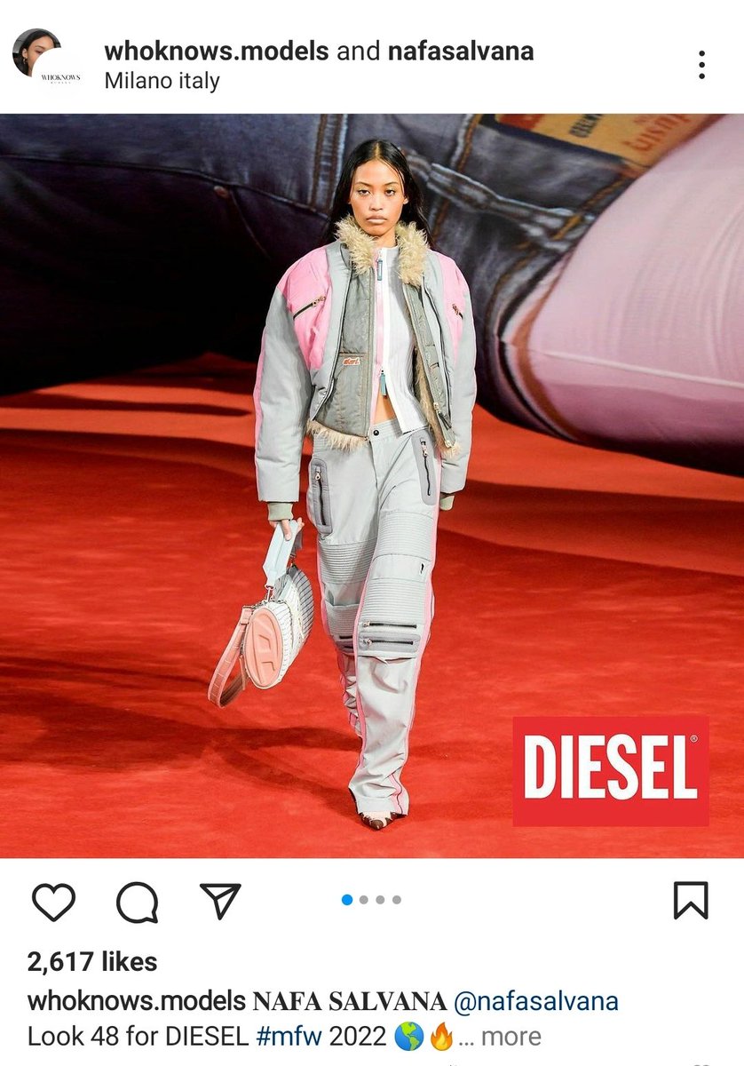 ainurohman's tweet photo. Ini kisah paling random yg aku baca pekan ini.

Nafa Salvana adl gadis biasa dr Karawang. Basic modeling? NOL!

November 2021 saat makan pecel lele, tak sengaja ketemu agensi. Desember, gabung dgn agensi di Milan-Paris tanpa casting.

Februari 2022, tampil di Milan Fashion Week! https://t.co/QfGN39fklX