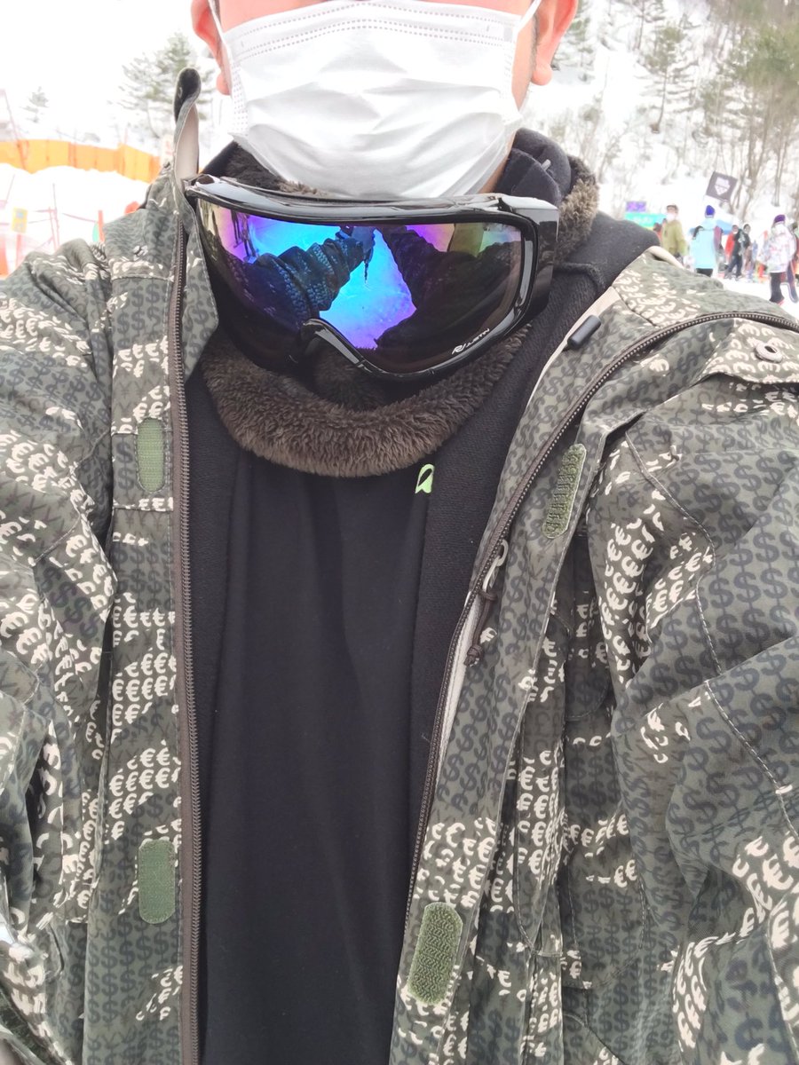 susanderax's tweet photo. ゲレンデもマスクなん😢 https://t.co/PdQxfAPOb5