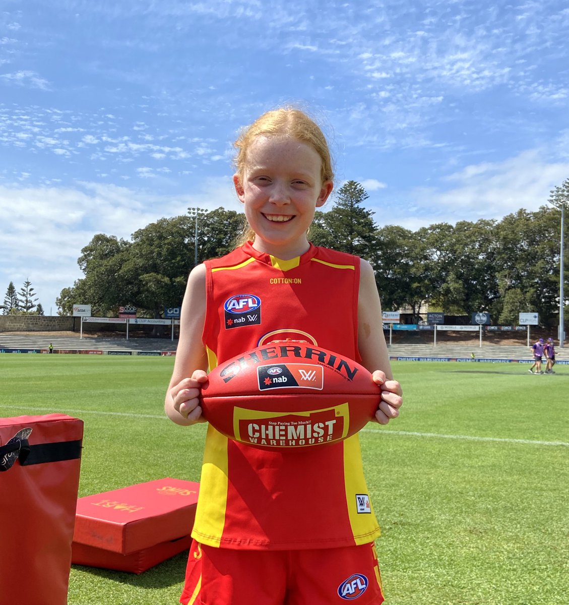 GoldCoastSUNS's tweet photo. This is Torah &amp; she’s just about WA’s biggest SUNS fan.

After missing chances in 2020 &amp; 2021 due to COVID, she’s FINALLY running out with us this afternoon! ❤️💛 https://t.co/PHtLtds3RU