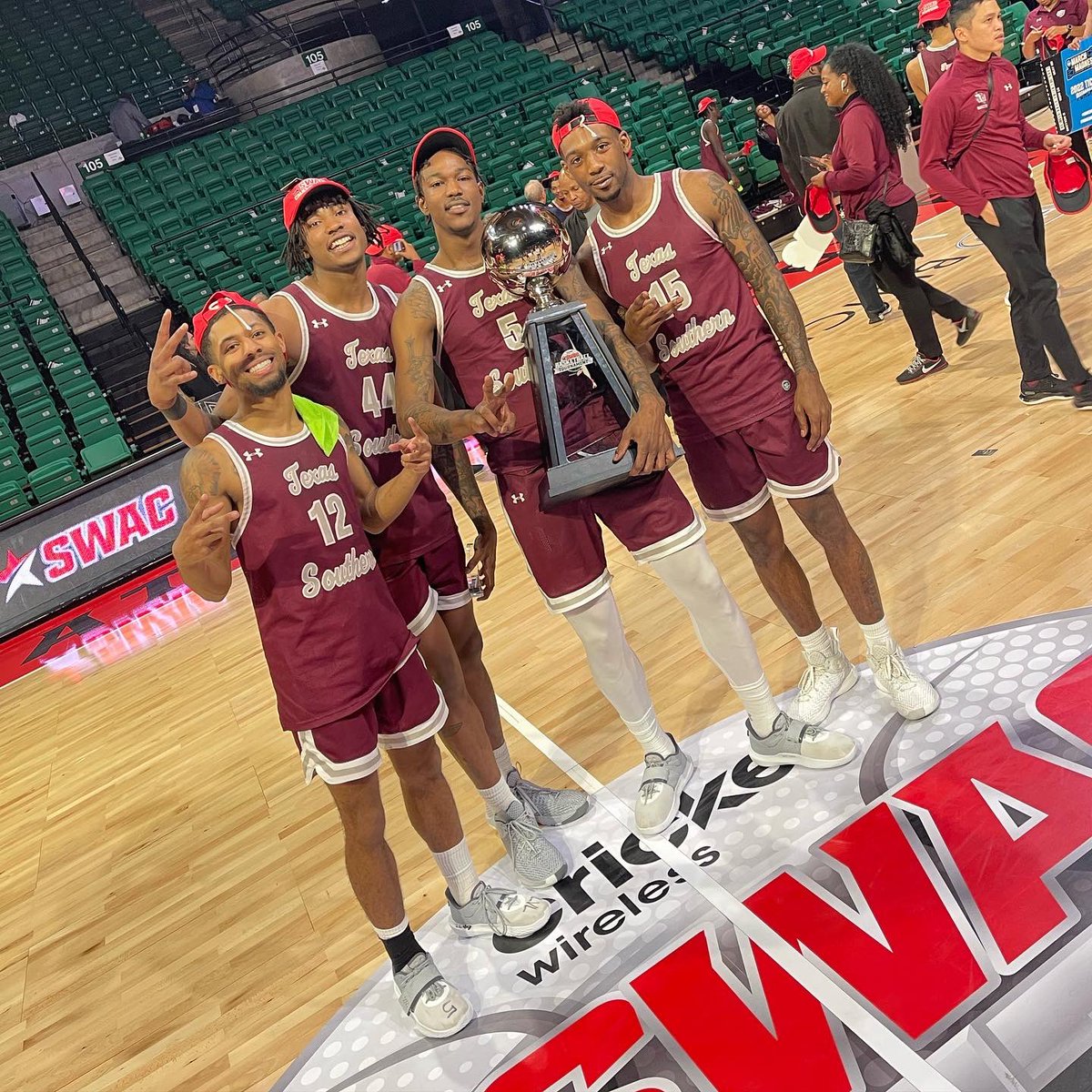 johnjones's tweet image. And that’s how the story goes💍 #Back2Back